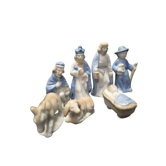 Vintage Biedermann Sri Lanka Blue & White Porcelain 7 Piece Nativity Set - Picture 3 of 10